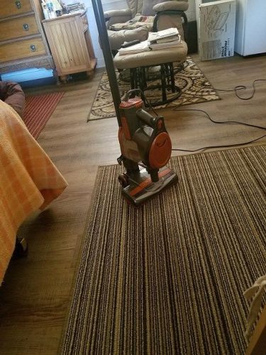 Shark HV301 Rocket Ultra-Light Corded Bagless Vacuum for Carpet and Hard Floor Cleaning with Swivel Steering, Gray\/Orange photo review