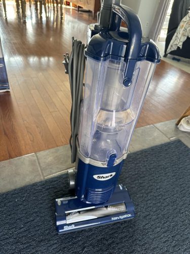 Shark NV105 Navigator Light Upright Vacuum with Large Dust Cup Capacity, Duster Crevice Tool & Upholstery Tool for Dependable Multi-Surface Cleaning, Blue photo review